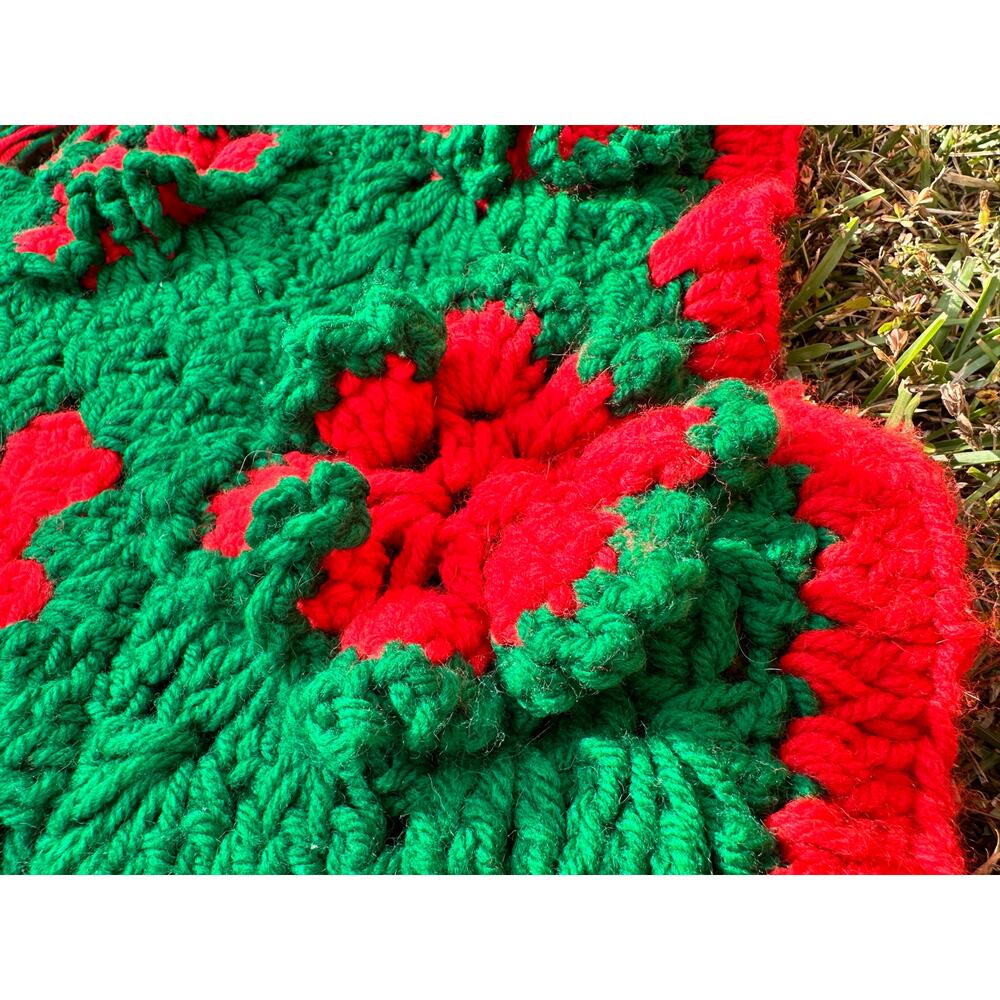 Christmas Afghan 3D Flowers Handmade Granny
Square 43x84" Blanket Throw Vtg - Picture 5 of 15